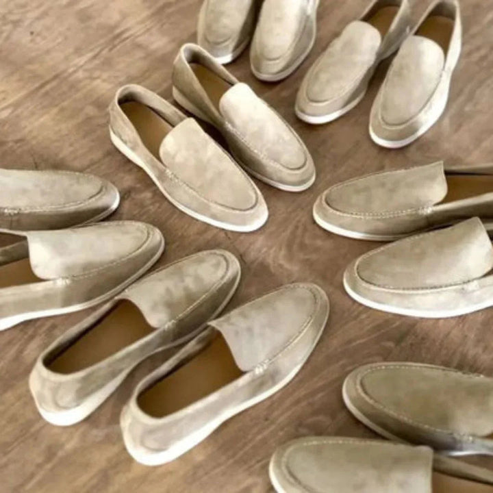 Herrloafers låg profil, svarta, mångsidiga slip-on skor. Eleganta för arbete eller fest.