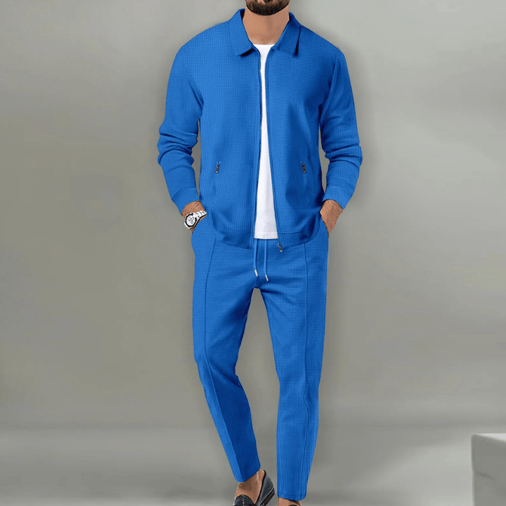 Bekväm herrträningsoverall i modern design. Zip-jacka och byxor för sport och avslappnad stil.