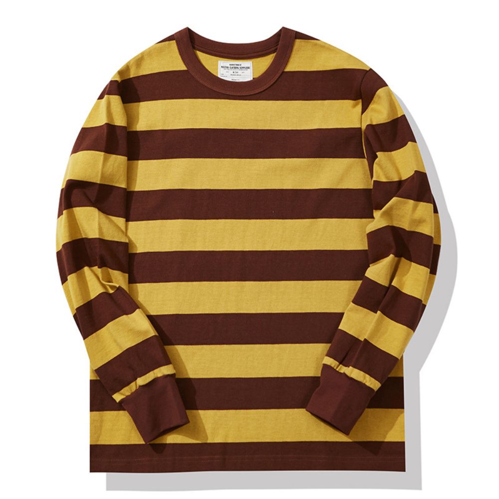 Modern randig herrtröja för män. Långärmad sweater med lös passform, idealisk för stilrent vardagsmode.