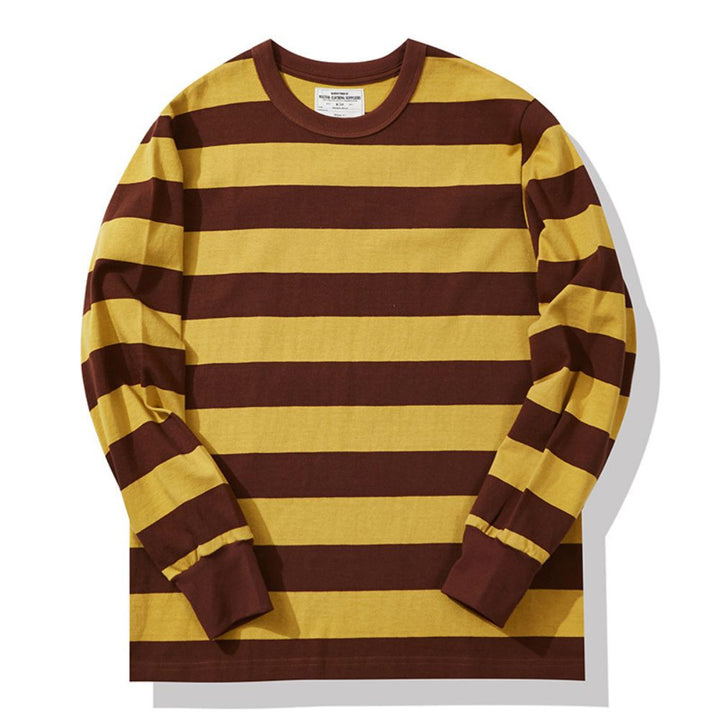 Modern randig herrtröja för män. Långärmad sweater med lös passform, idealisk för stilrent vardagsmode.