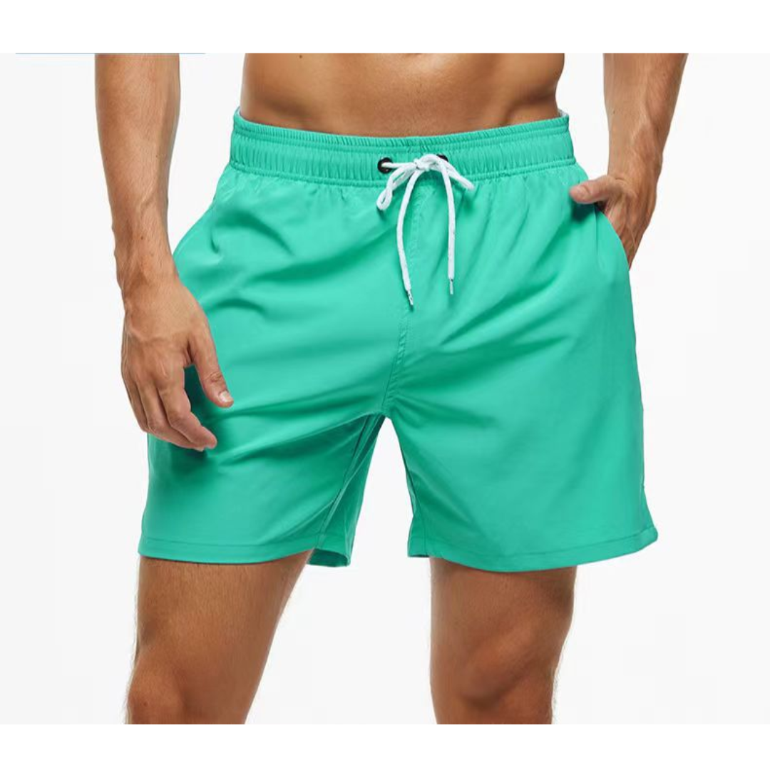 Funktionella simshorts för män. Snabbtorkande badshorts som kombinerar stil och komfort.