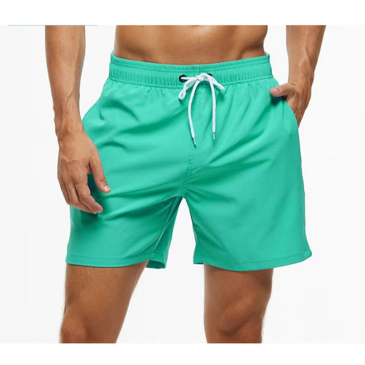 Funktionella simshorts för män. Snabbtorkande badshorts som kombinerar stil och komfort.