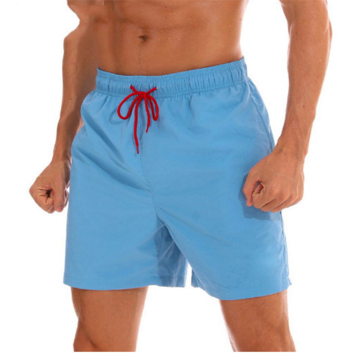 Närbild på justerbar midja på bekväma badshorts, säker passform för män.