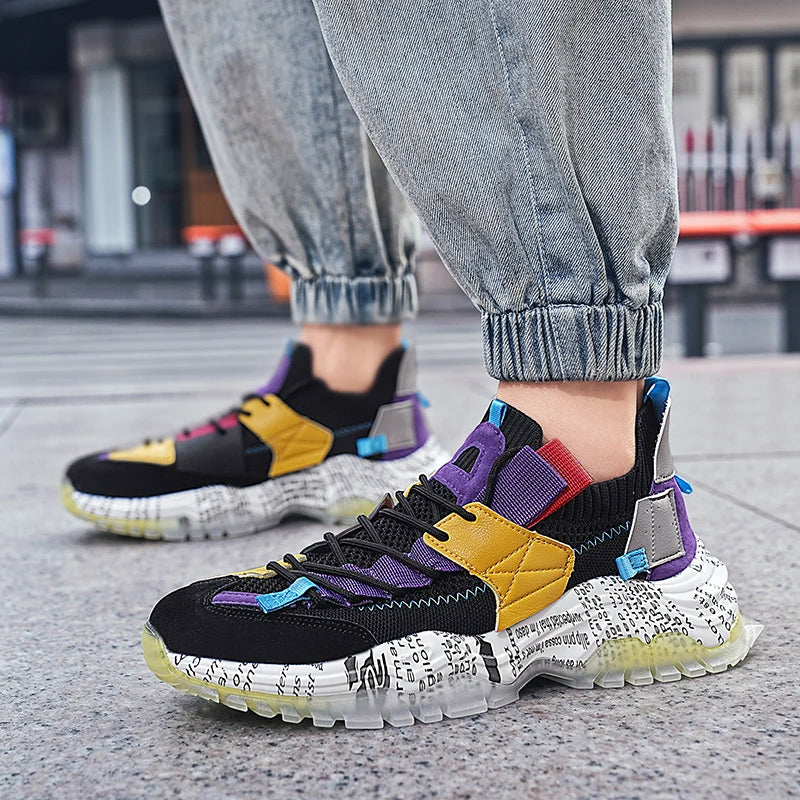 Trendiga mäns sneakers med tjock sula, perfekta vardagsskor som kompletterar urban stil.