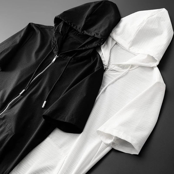 Stilrent loungset för män med modern passform. Kortärmad topp och byxor för en snygg, bekväm look.