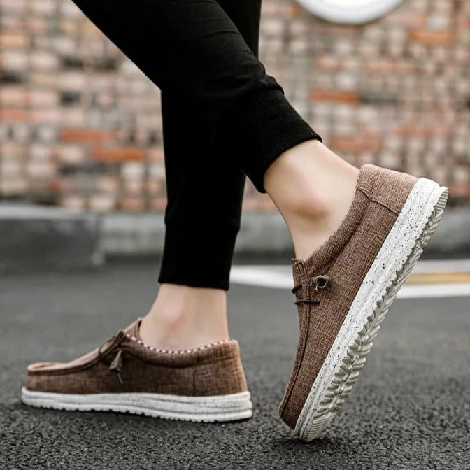 Halkfria slipon herrskor, bekväma och lätta för vardag. Stilrena loafers för män.