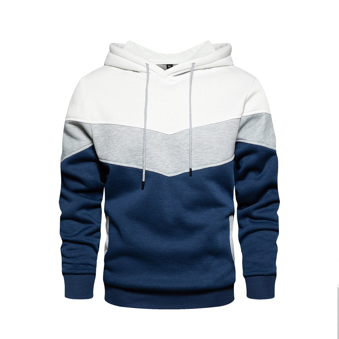 Man bär grå/svart herr patchwork hoodie. Avslappnad streetwear för komfort och stil.