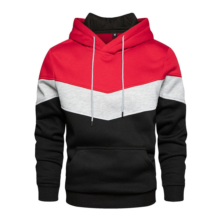 Sidovy av trendig herr patchwork hoodie. Modern streetwear för en avslappnad vardagslook.