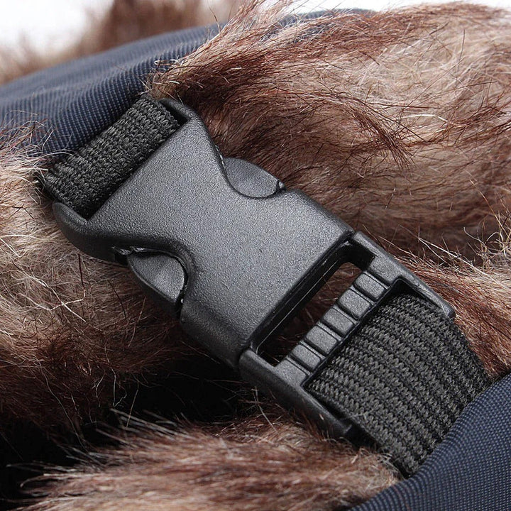 Trendig aviator mössa för herrar. Vattenskyddande trappermössa, idealisk för vintermode & snöaktiviteter.
