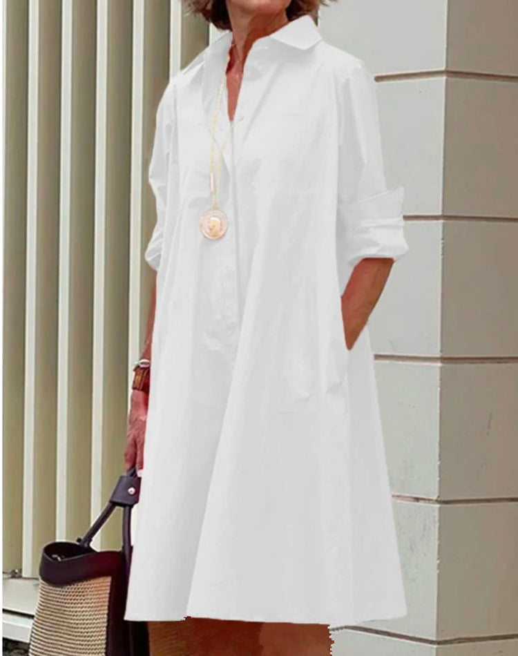 Elegant midi damklänning med levande mönster. En bekväm och trendig sommarklänning för fritid.