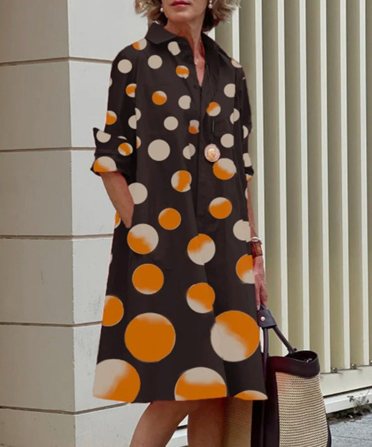 Snygg fritidsklänning för damer. Mönstrad, elegant och bekväm sommarklänning i ledig stil med unika detaljer.