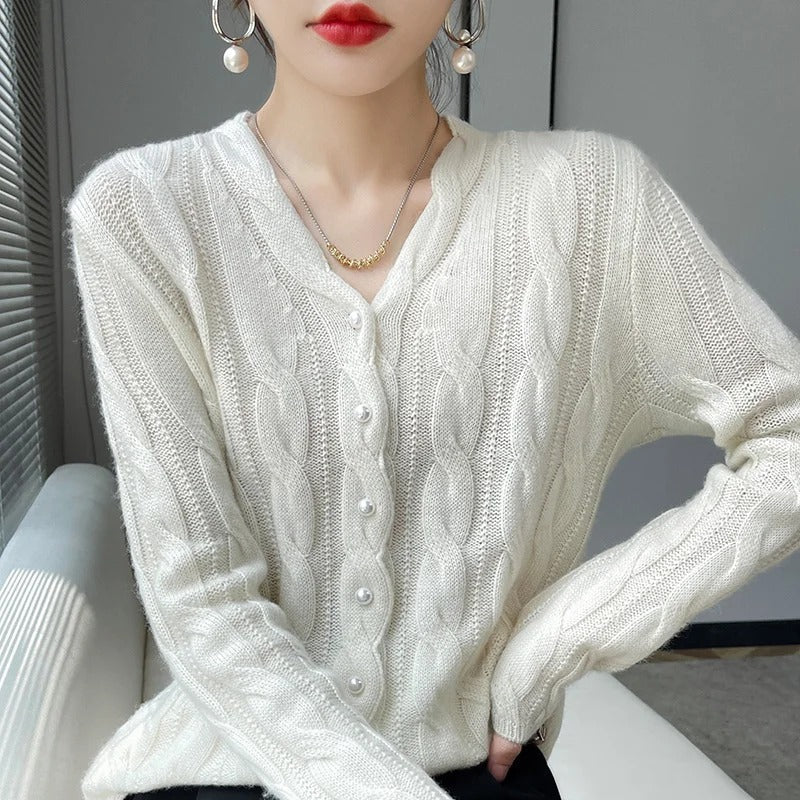 Stilfull mönstrad kofta för dam. Chic och bekväm kardigan för eleganta vår- och höstoutfits. Vardagsmode.