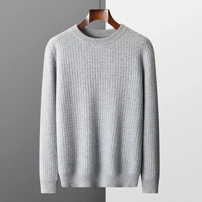 Elegant herrtröja med klassiskt mönster. En stilren och bekväm tröja som lyfter din outfit för alla tillfällen.
