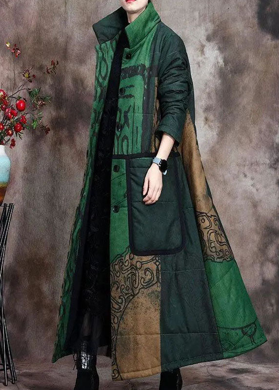 Trendig, elegant kvinnors kappa, långärmad med mönster. Idealisk för mode och fest.
