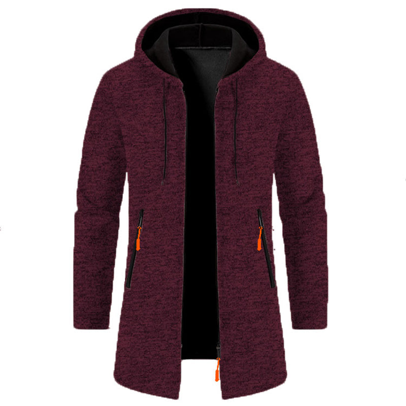 Brun luvtröja för män med dragkedja. Mångsidig hoodie, perfekt för lager på lager under hösten.