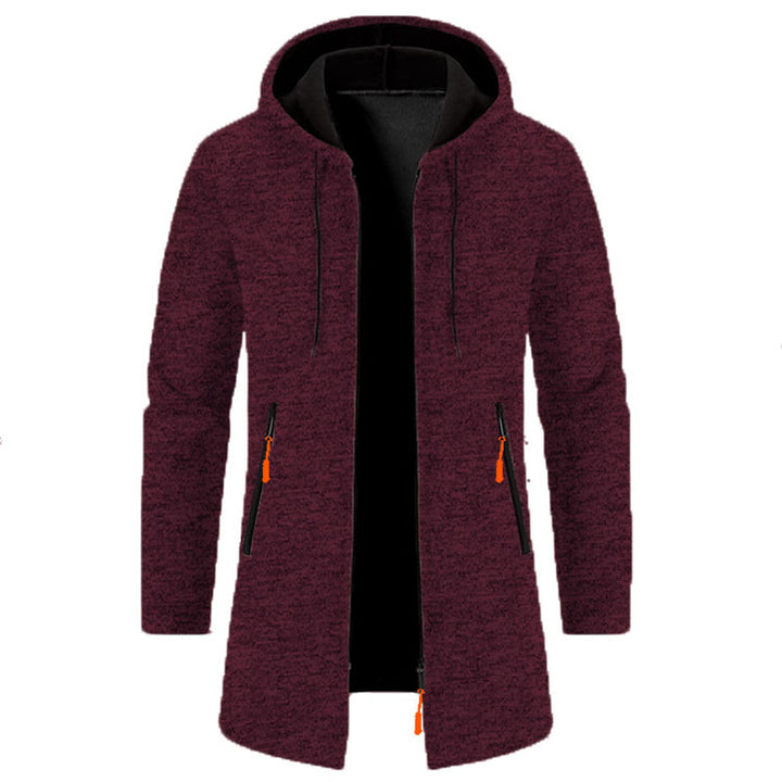 Brun luvtröja för män med dragkedja. Mångsidig hoodie, perfekt för lager på lager under hösten.