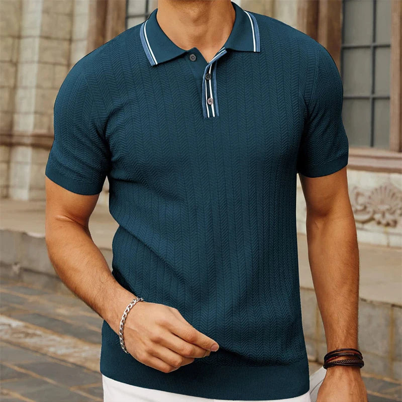 Svart herrpoloshirt slim fit. Mångsidig & elegant för både fritid och formella tillfällen.