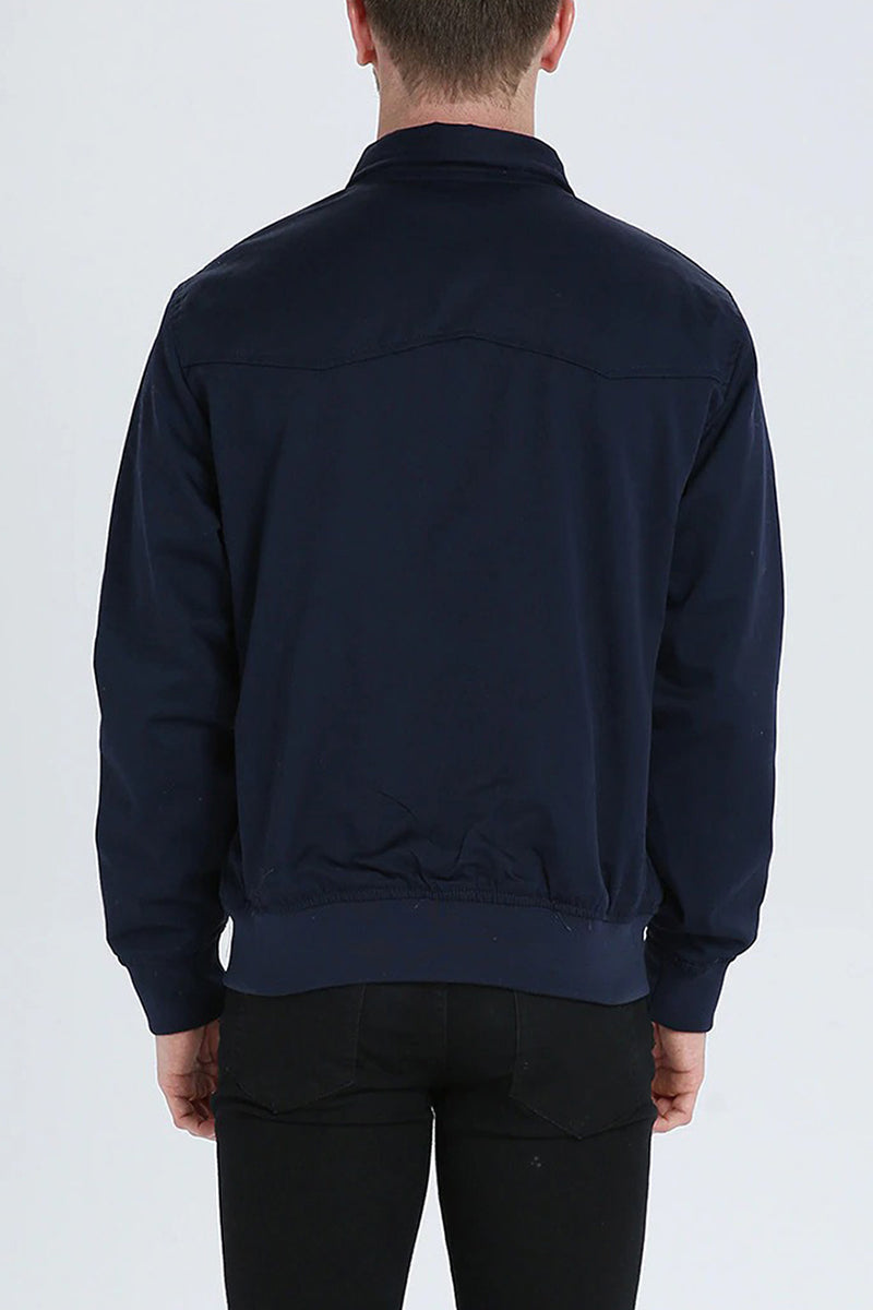 Klassisk mörkblå Harrington-herrjacka. En stilren och mångsidig jacka för alla män.