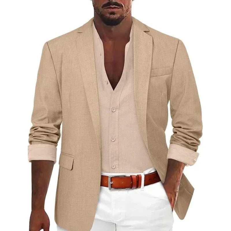 Avslappnad stil med beige herrblazer. Skräddarsydd kavaj för en chic vardagslook, vårkläder.