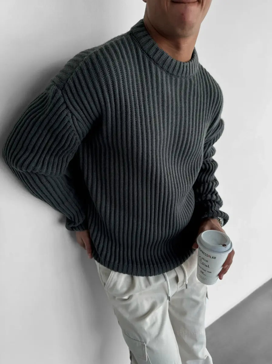 Stilren oversized herrtröja, tungstickad för ultimat komfort. Perfekt varm tröja för vinter och avslappnad mode.
