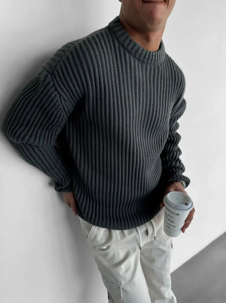 Stilren oversized herrtröja, tungstickad för ultimat komfort. Perfekt varm tröja för vinter och avslappnad mode.