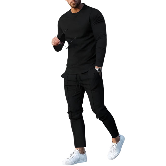 Man i sportigt loungepak, grått, för maximal komfort och stil. Perfekt herr träningsset för avslappning.