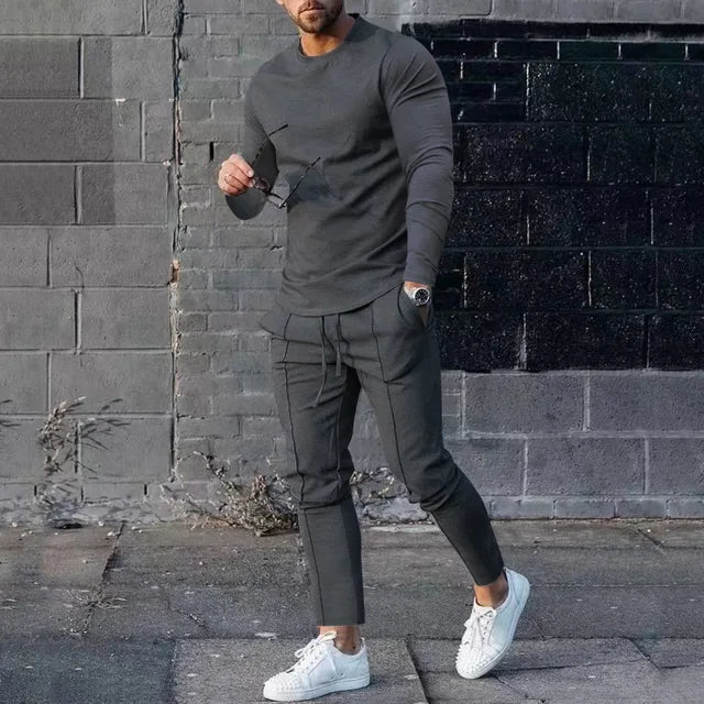 Bekväma joggingbyxor, del av loungepak. Herr träningsset designat för komfort och rörelsefrihet.