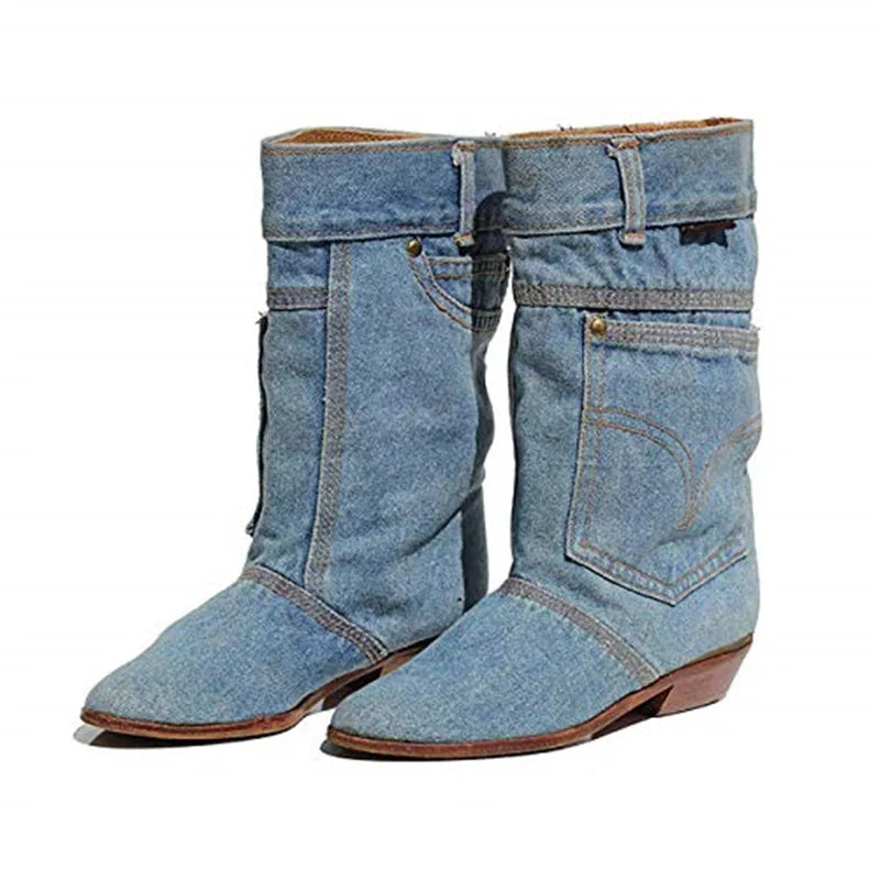 Mellanhöga jeansstövlar för kvinnor med rund tå och veckad design, perfekta för avslappnad stil.