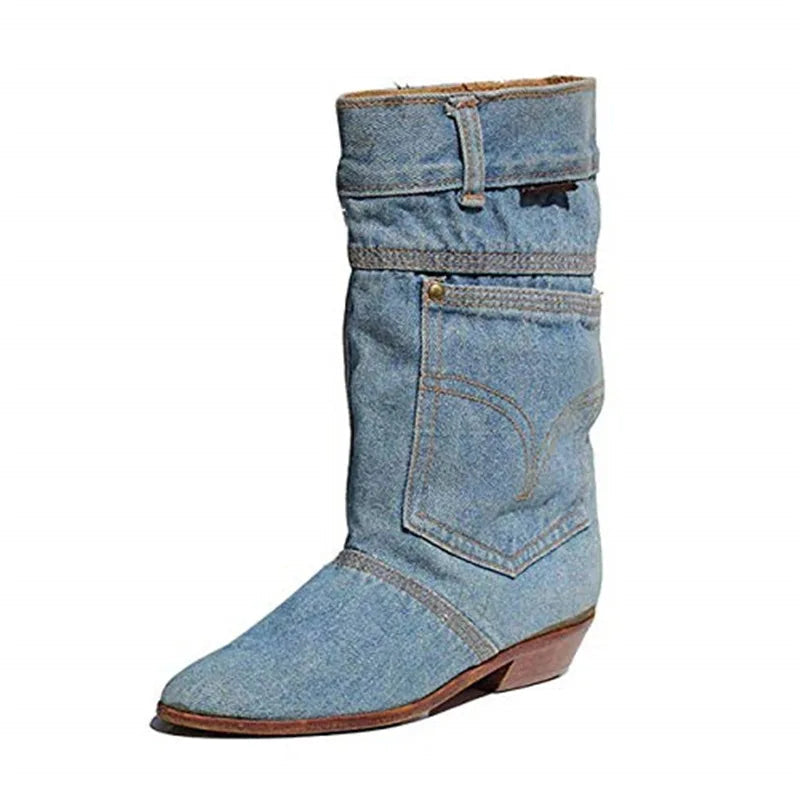 Avslappnade kvinnors jeansstövlar med mellanhög design, rund tå och veckade detaljer för vår och höst.