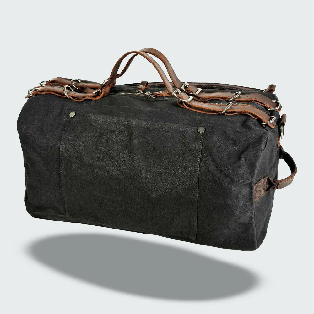 Stilren duffelväska i canvas för män, militärinspirerad design, rymlig och robust.