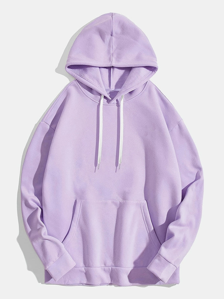 Mångsidig minimalistisk herrhoodie med sportig touch. Bekväm lös passform för en avslappnad look varje dag.