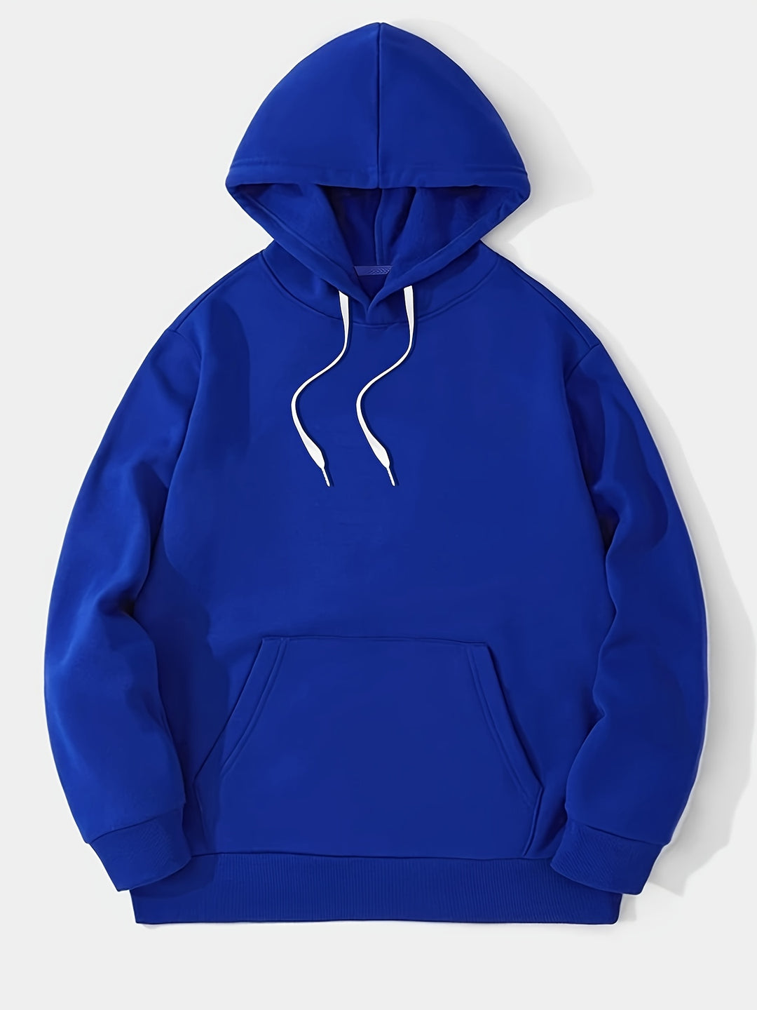 Herrhoodie i maskintvättbart material, minimalistisk design. Bekväm och avslappnad för vardag och sport.