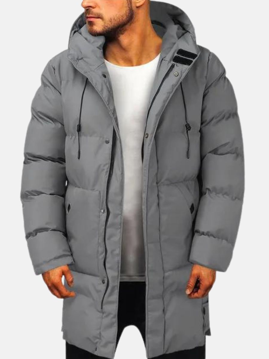 Baksida av minimalistisk herrparka, varm isolerad vinterjacka, stilren design. Mångsidigt ytterplagg i syntet.