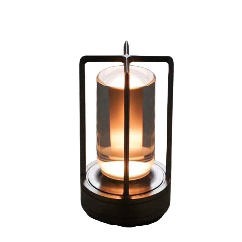 Minimalistisk uppladdningsbar dimbar bordslampa i metall, perfekt för modern inredning.