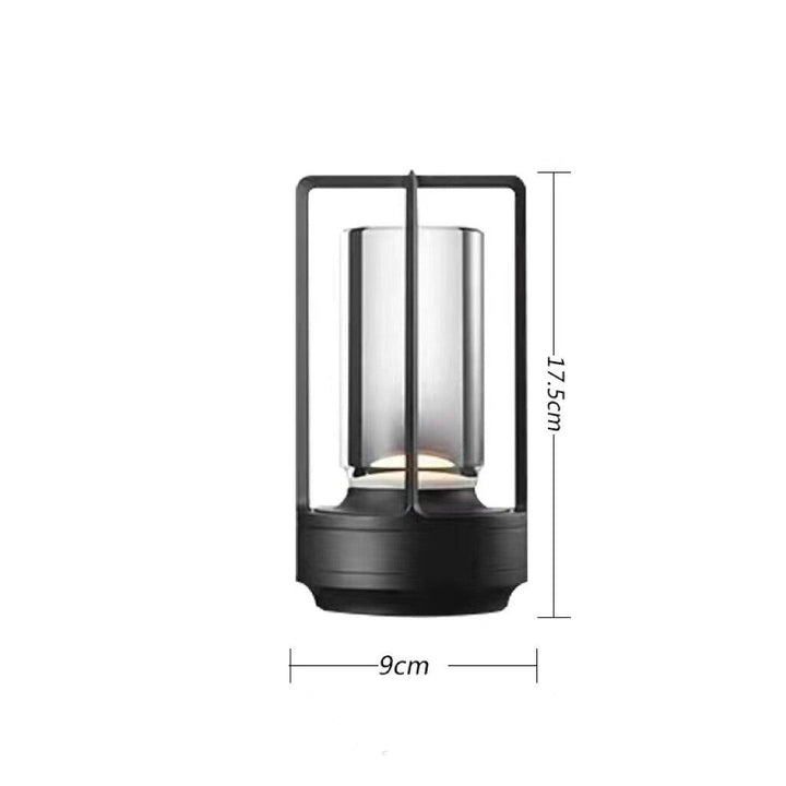 Modern och stilren metallbordslampa, uppladdningsbar och dimbar för optimal komfort.