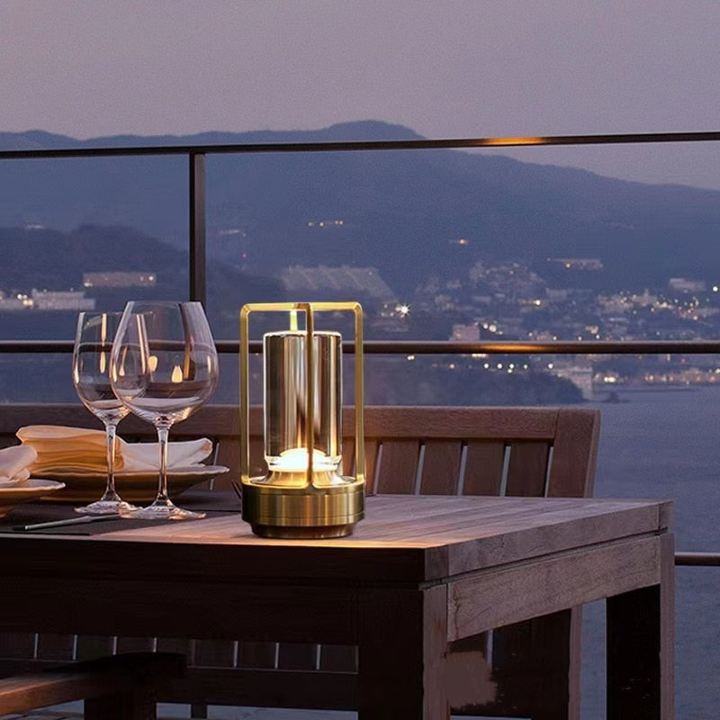 Detaljbild av ljusregleraren på en dimbar bordslampa, uppladdningsbar och stilren.