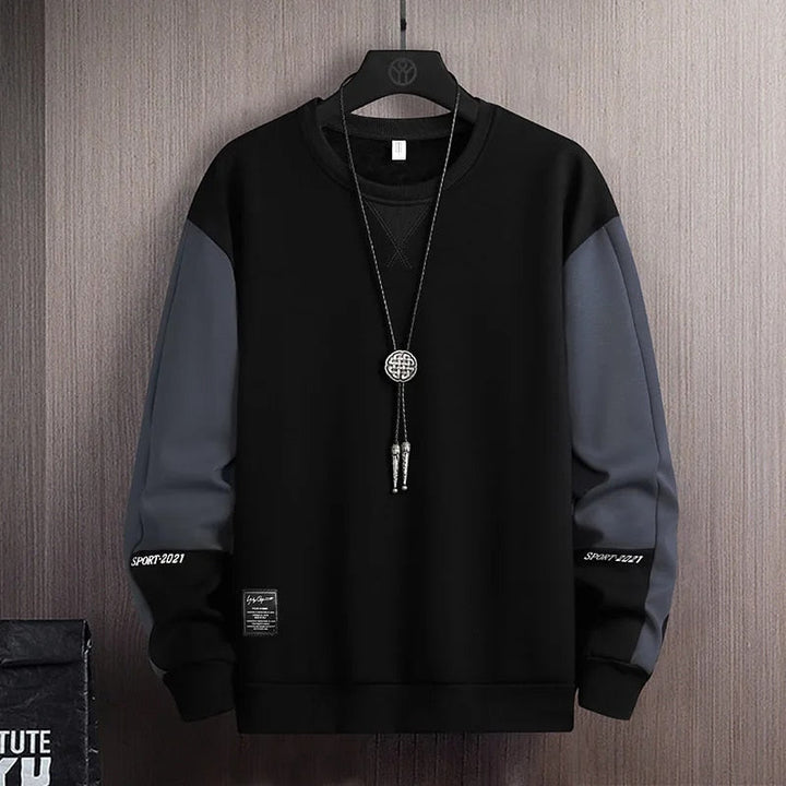 Mjuk, bekväm herrhoodie för avslappnad vardagsstil. Trendig casual fritidströja, perfekt för höst- och vårmode.