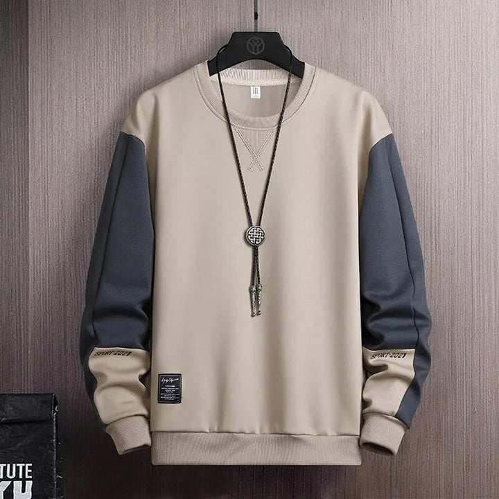 Stilren casual herrhoodie med mjukt tyg. Bekväm för fritid och vardag, ger avslappnad look. Trendig höst/vår.