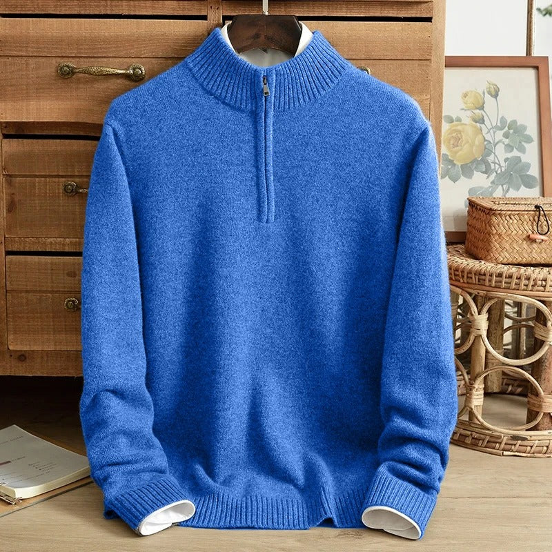 Höstmode: Enfärgad herrpullover med turtleneck. Långärmad för komfort & värme.