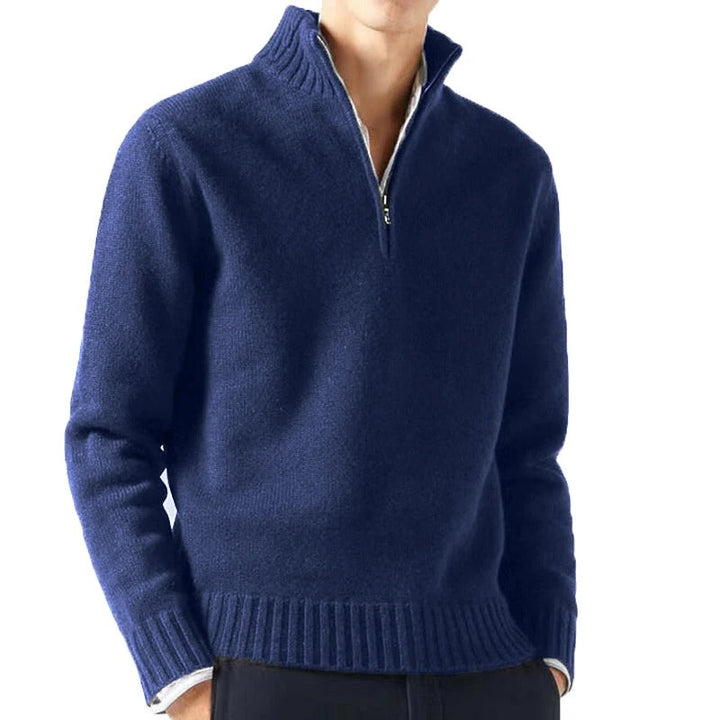 Avslappnad långärmad turtleneck-pullover för män. Elegant vardagsplagg i stilren design.