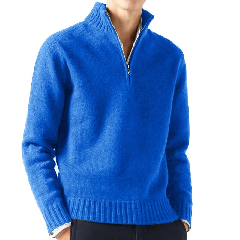 Enfärgad herrpullover med stilren turtleneck. Optimal komfort för höst- och vintermode.