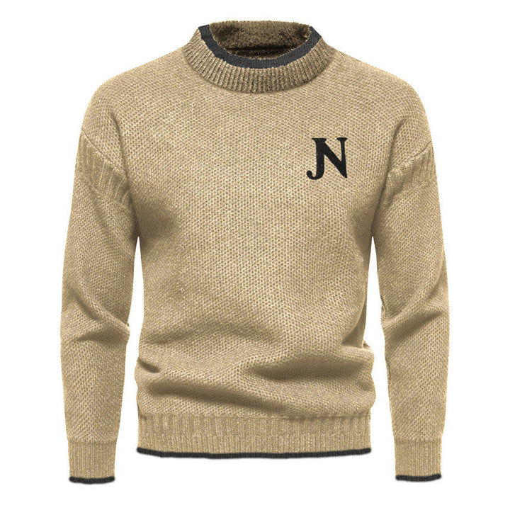 Herrtröja av mjuk textil. Bekväm, stilren & mångsidig tröja som lyfter herrkläder. Avslappnad & formell.