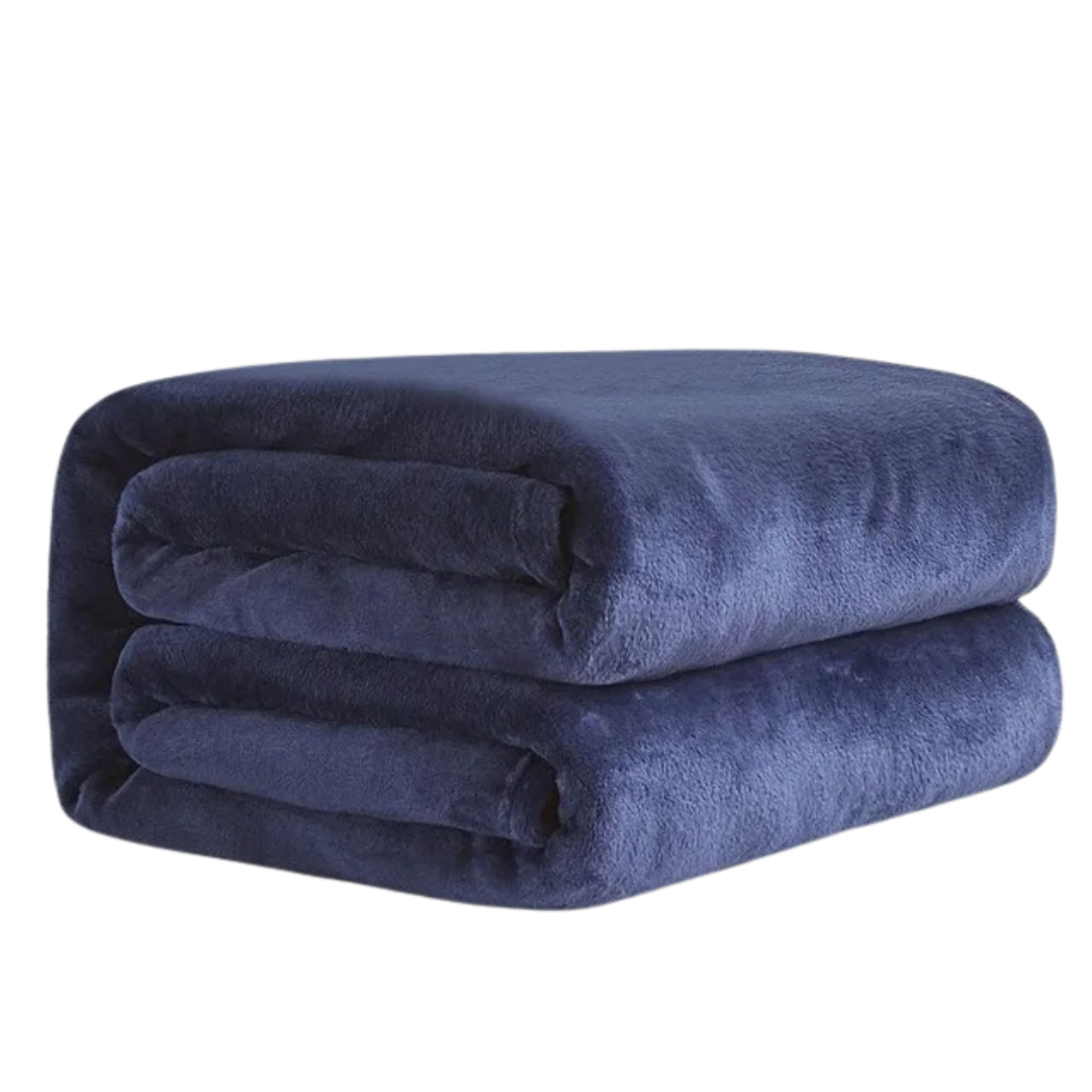 Närbild på den fluffiga ytan av en flerfärgad korallfleece filt, en mysig pläd.