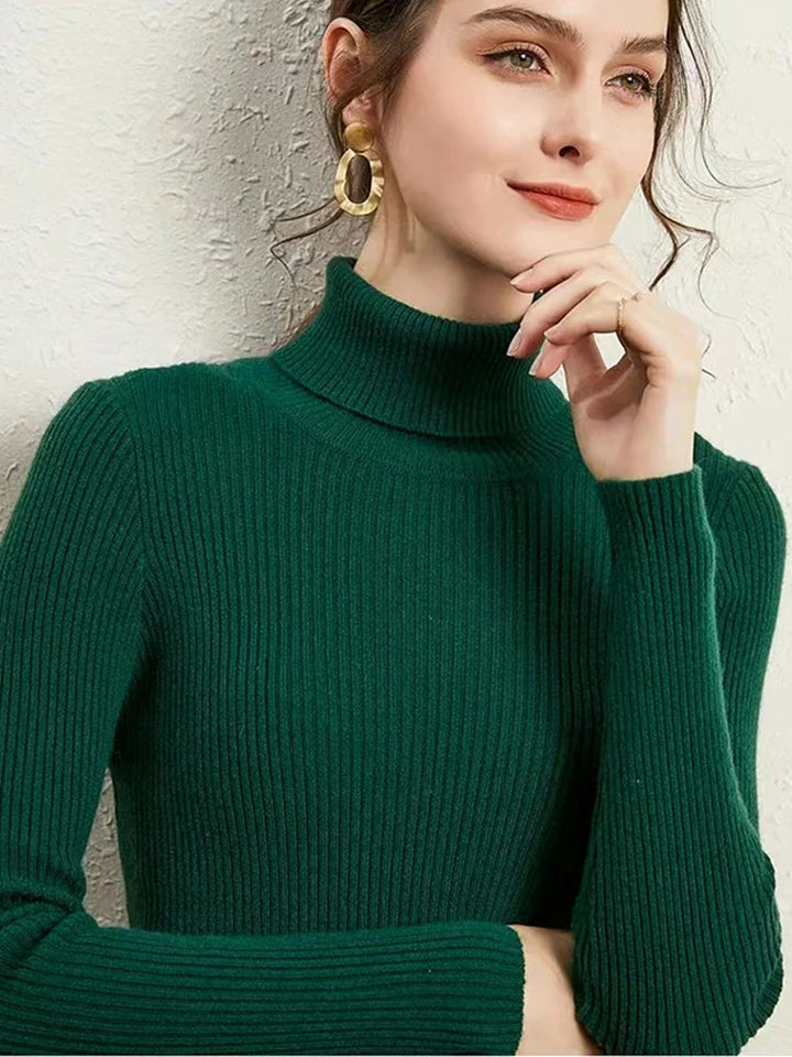 Färgstark damtröja, mysig turtleneck i mönstrat tyg. Långärmad för höst/vinter.