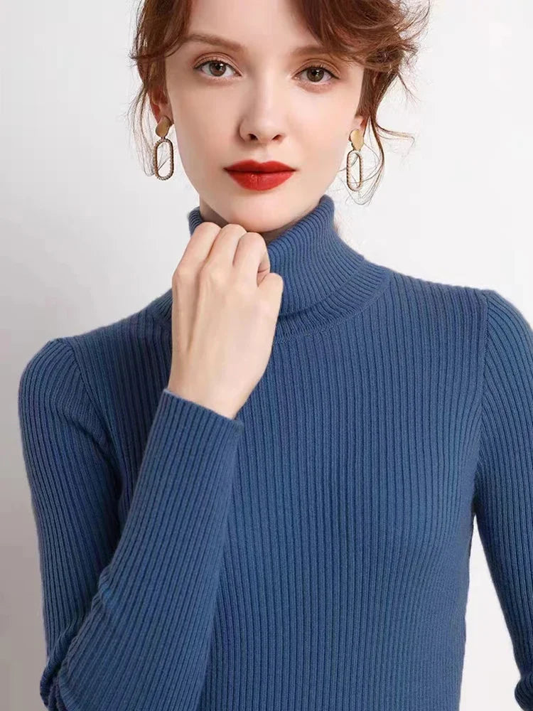 Höstmode: Långärmad damtröja, mönstrad turtleneck. Mysig och varm.