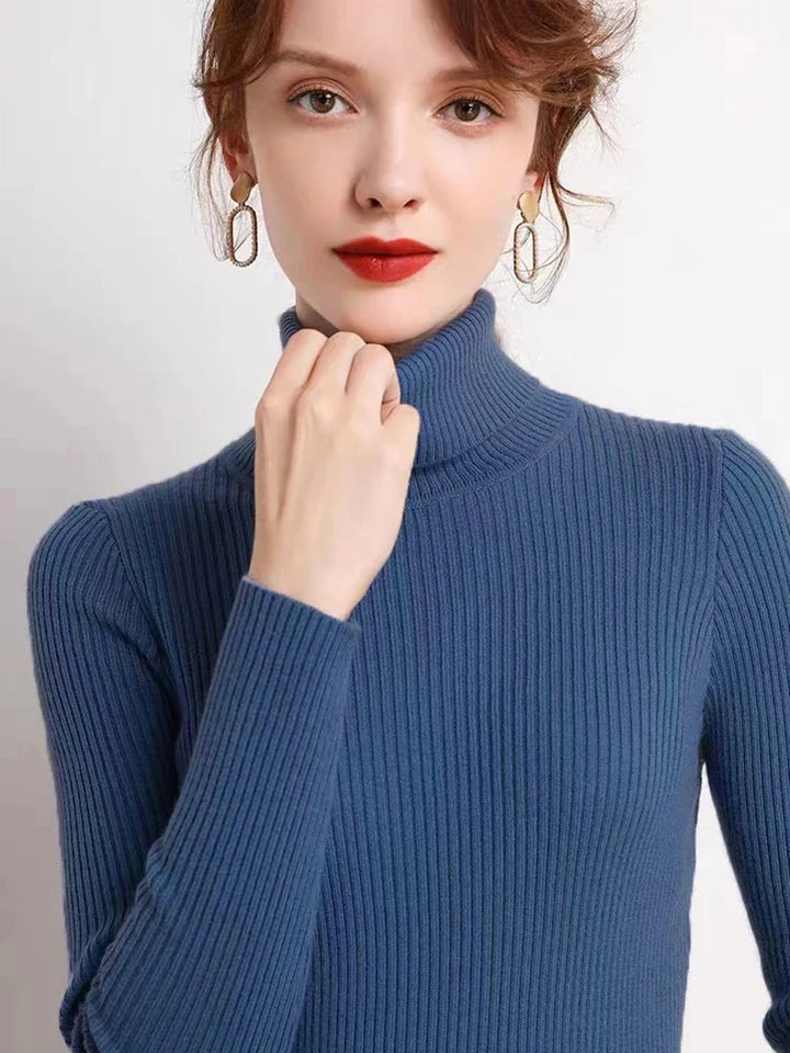 Höstmode: Långärmad damtröja, mönstrad turtleneck. Mysig och varm.