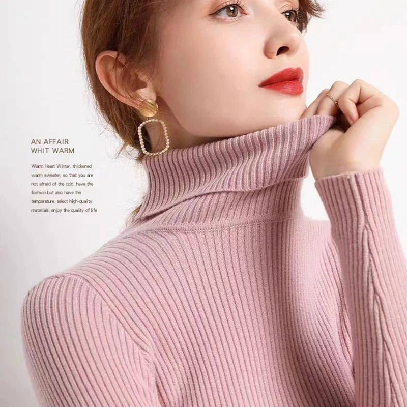 Mjuk dam turtleneck för hösten. Mönstrad design med lång ärm för komfort.