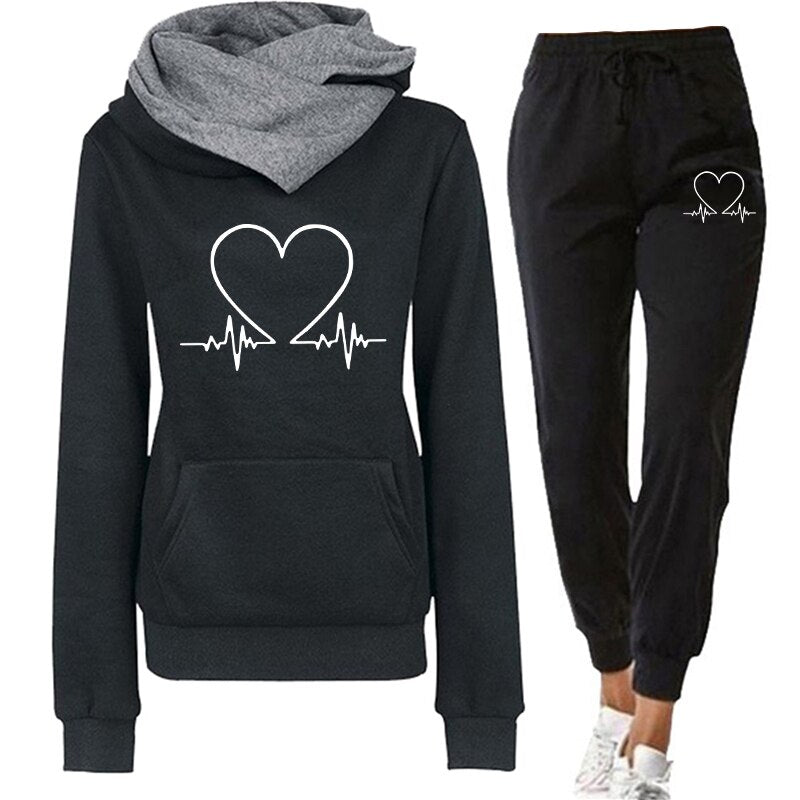 Komplett dam mysdräkt i mjukt tyg. Perfekt bekväm loungewear för avkopplande stunder och hemarbete.