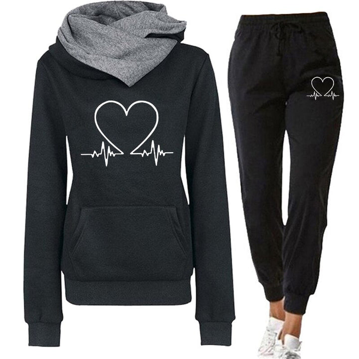 Komplett dam mysdräkt i mjukt tyg. Perfekt bekväm loungewear för avkopplande stunder och hemarbete.