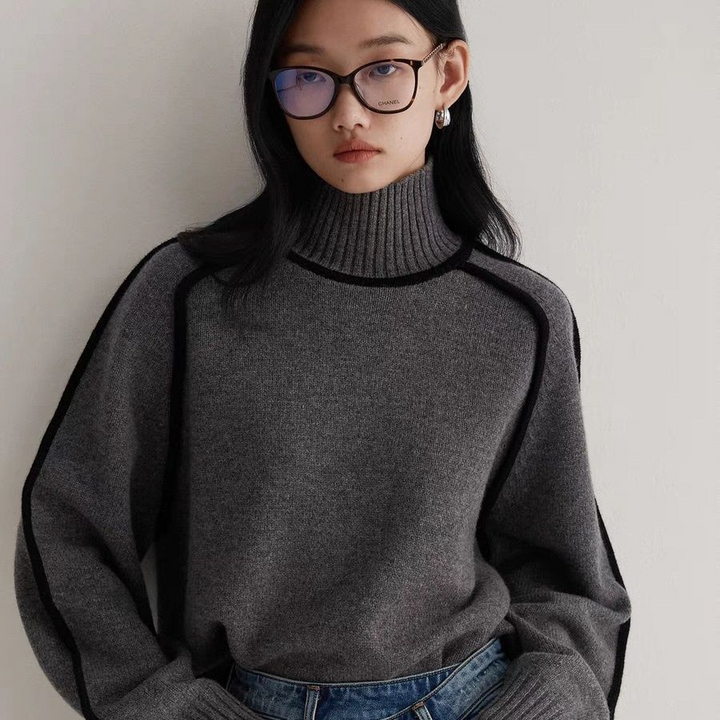 Klassisk dam turtleneck tröja, stickad för optimal värme. Elegant passform, perfekt för vardag och fest.